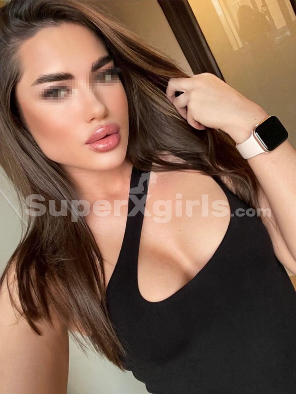 Elina مرافقة دبي