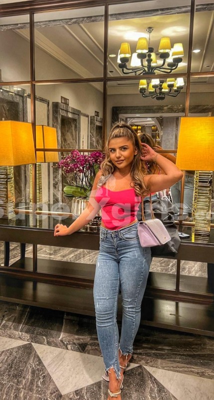 Aksana مرافقة اسطنبول