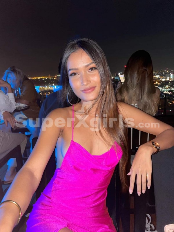 Emmy مرافقة دبي