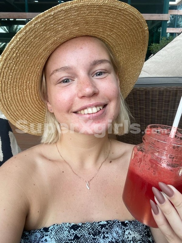 Kseniya مرافقة اسطنبول