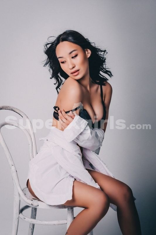 Molly مرافقة دبي