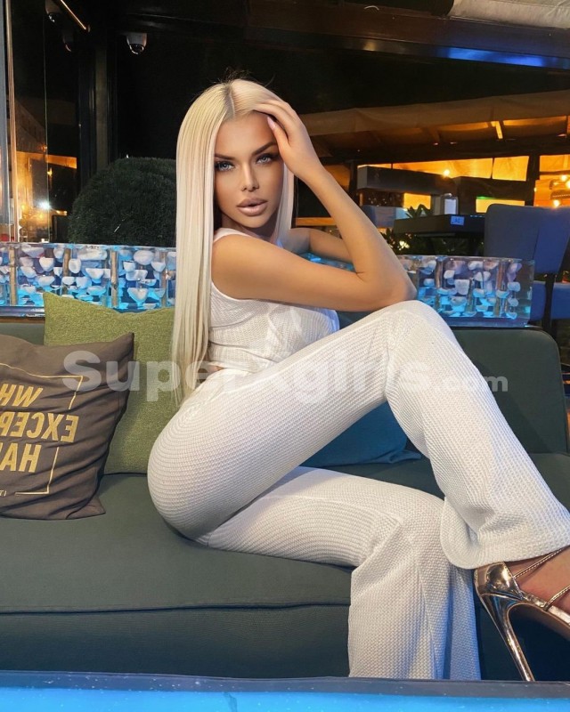 Viktoria مرافقة دبي