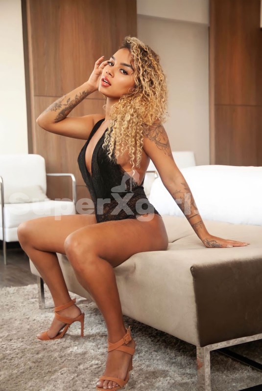 Stephanie مرافقة الإسكندروبوليس