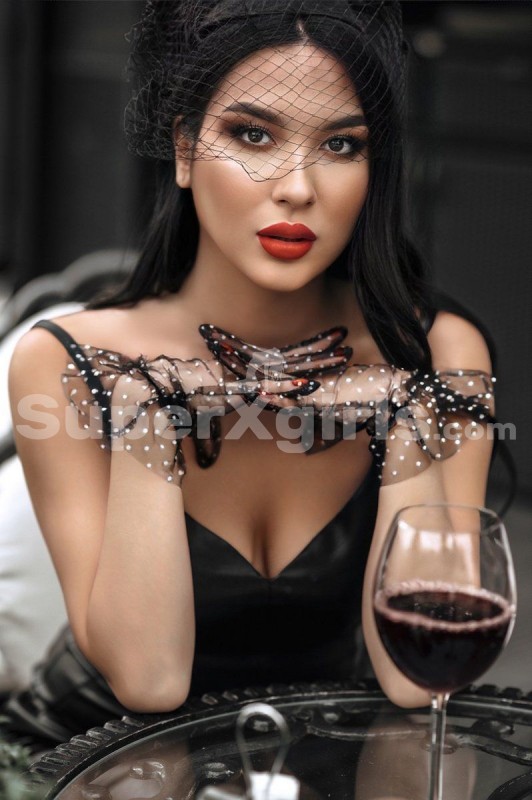 Valeria مرافقة دبي