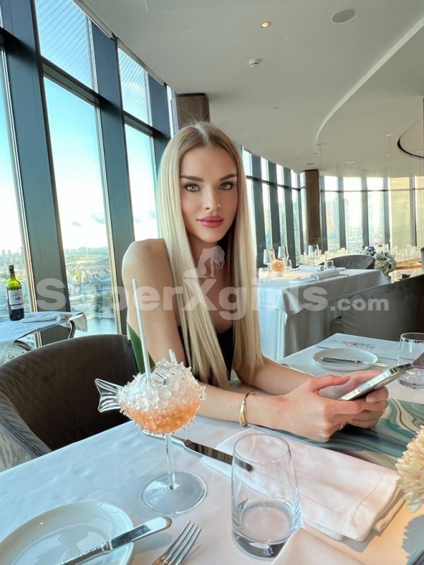 Maria مرافقة باريس