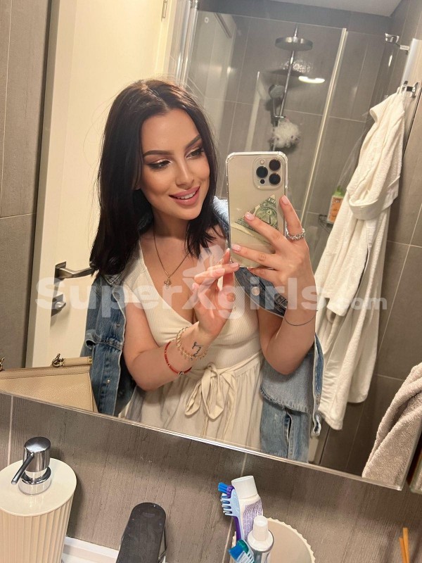 KAROLINA Angel مرافقة اسطنبول