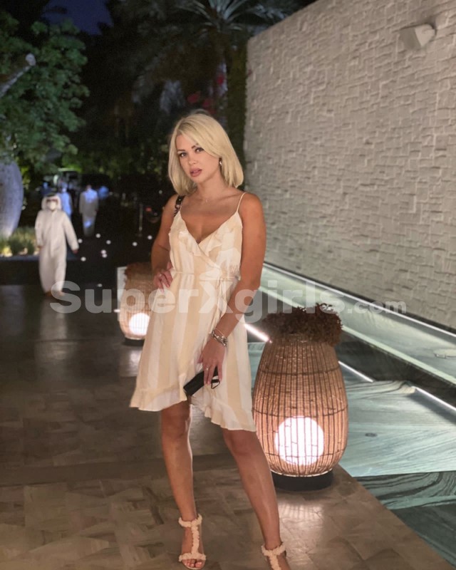 Adriana مرافقة أمستردام