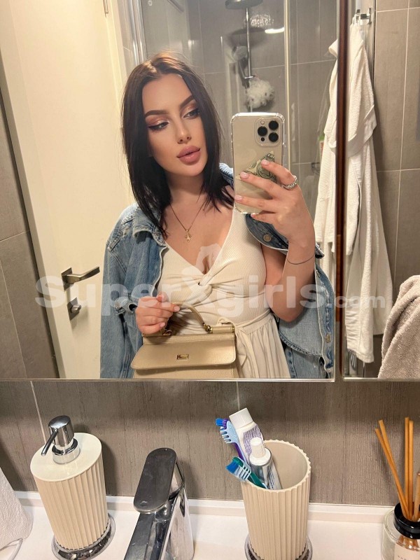 KAROLINA Angel مرافقة اسطنبول