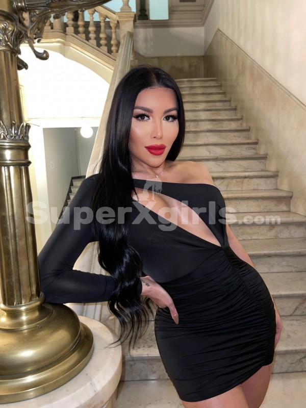 Jimena Bratz مرافقة برشلونة