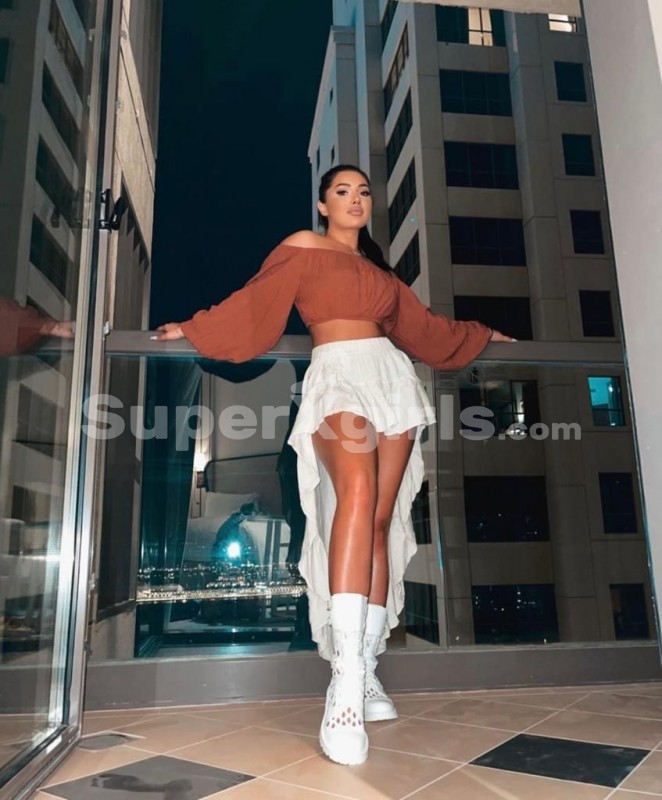 Layla مرافقة دبي