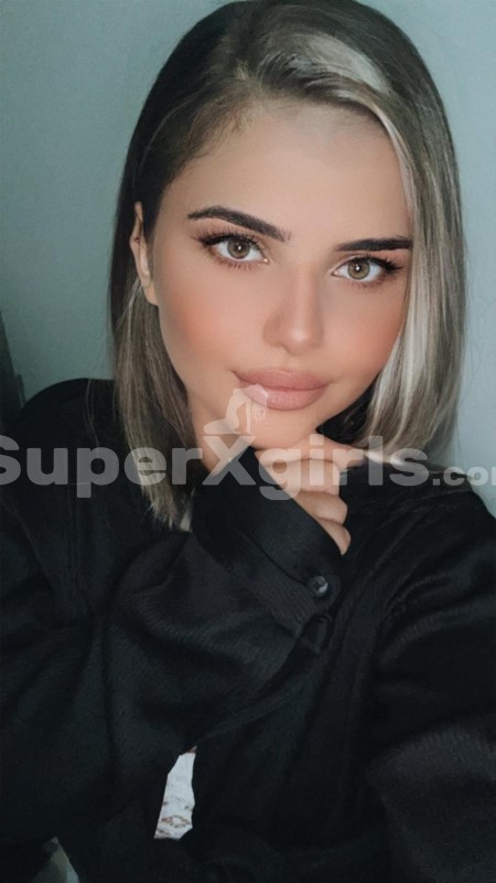 Aksana مرافقة اسطنبول