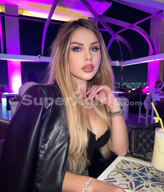 Veronica Young مرافقة ليماسول