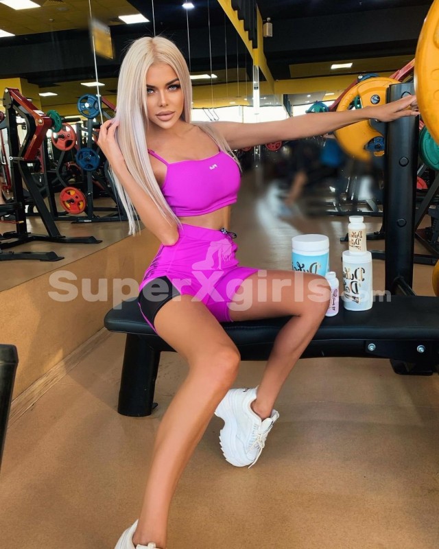 Viktoria مرافقة دبي