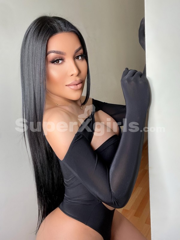 Jimena Bratz مرافقة برشلونة