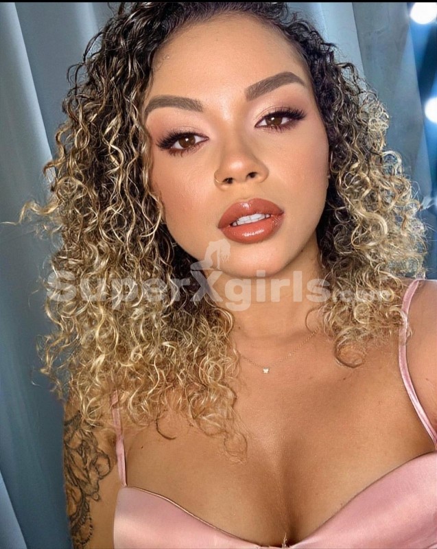 Stephanie مرافقة الإسكندروبوليس