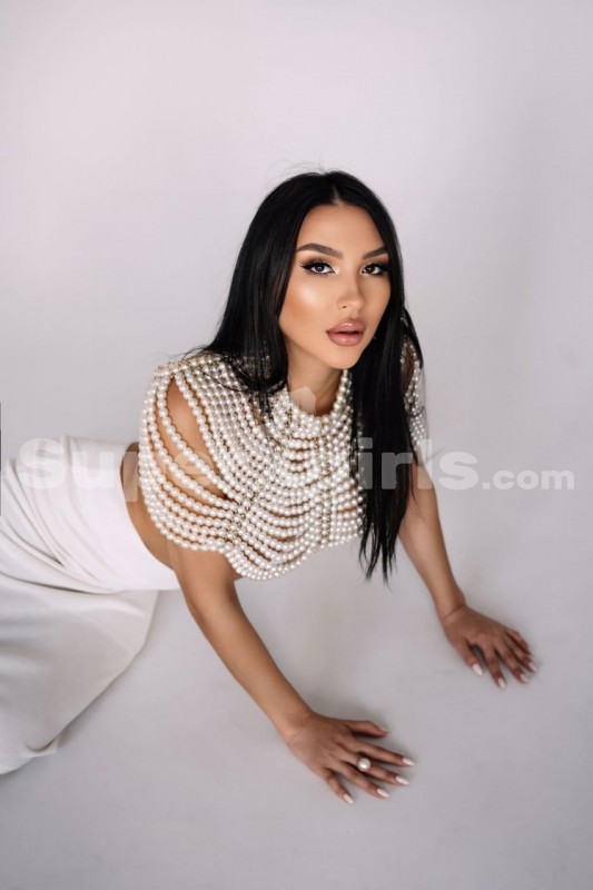 Valeria مرافقة دبي