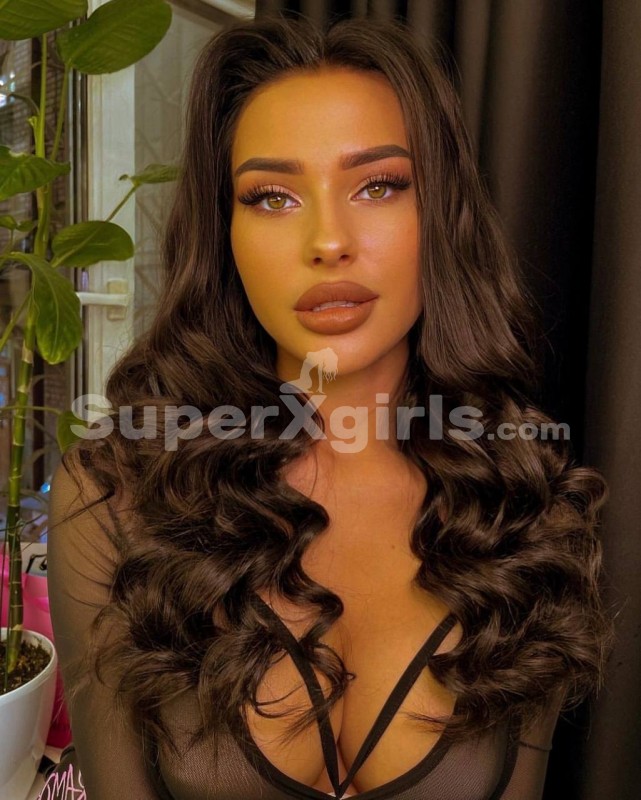 Jenya مرافقة دبي