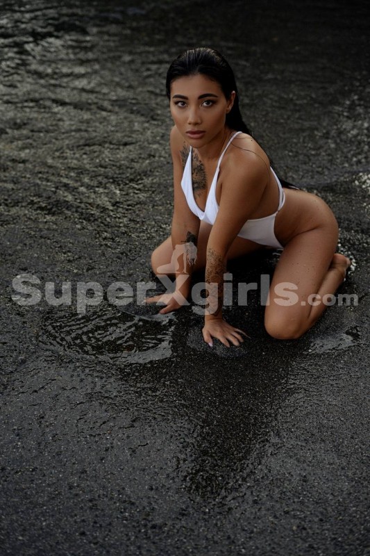 Juli مرافقة يريفان