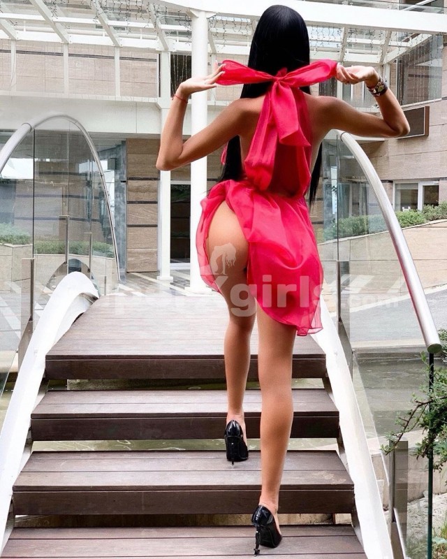 Karina مرافقة دبي