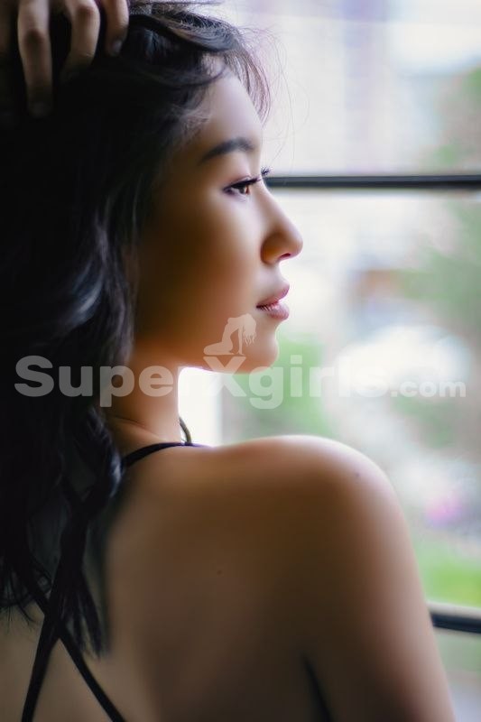 Molly مرافقة دبي