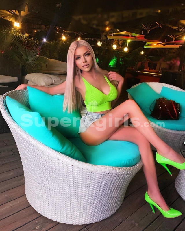 Viktoria مرافقة دبي