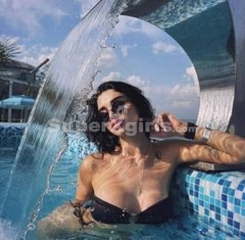 Yoshi مرافقة يريفان