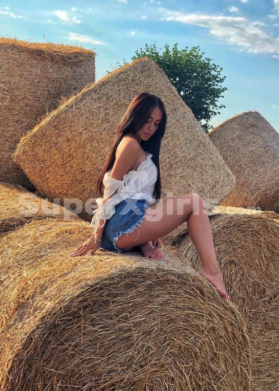 Leila مرافقة دبي