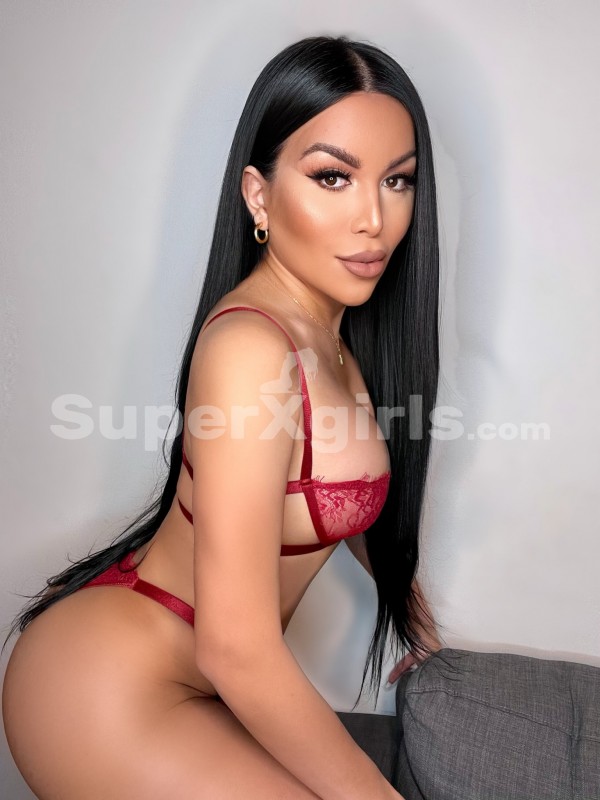 Jimena Bratz مرافقة برشلونة